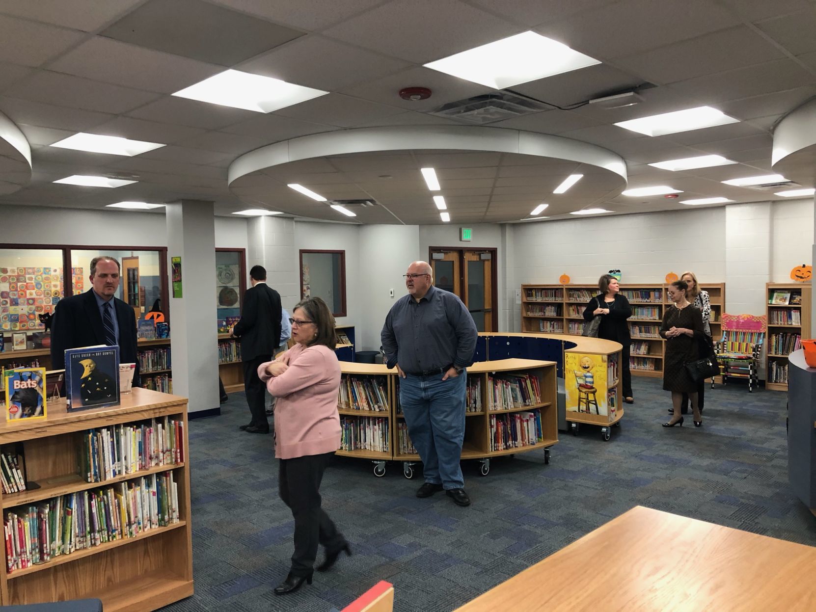 Oak View principal shows off newly designed spaces
